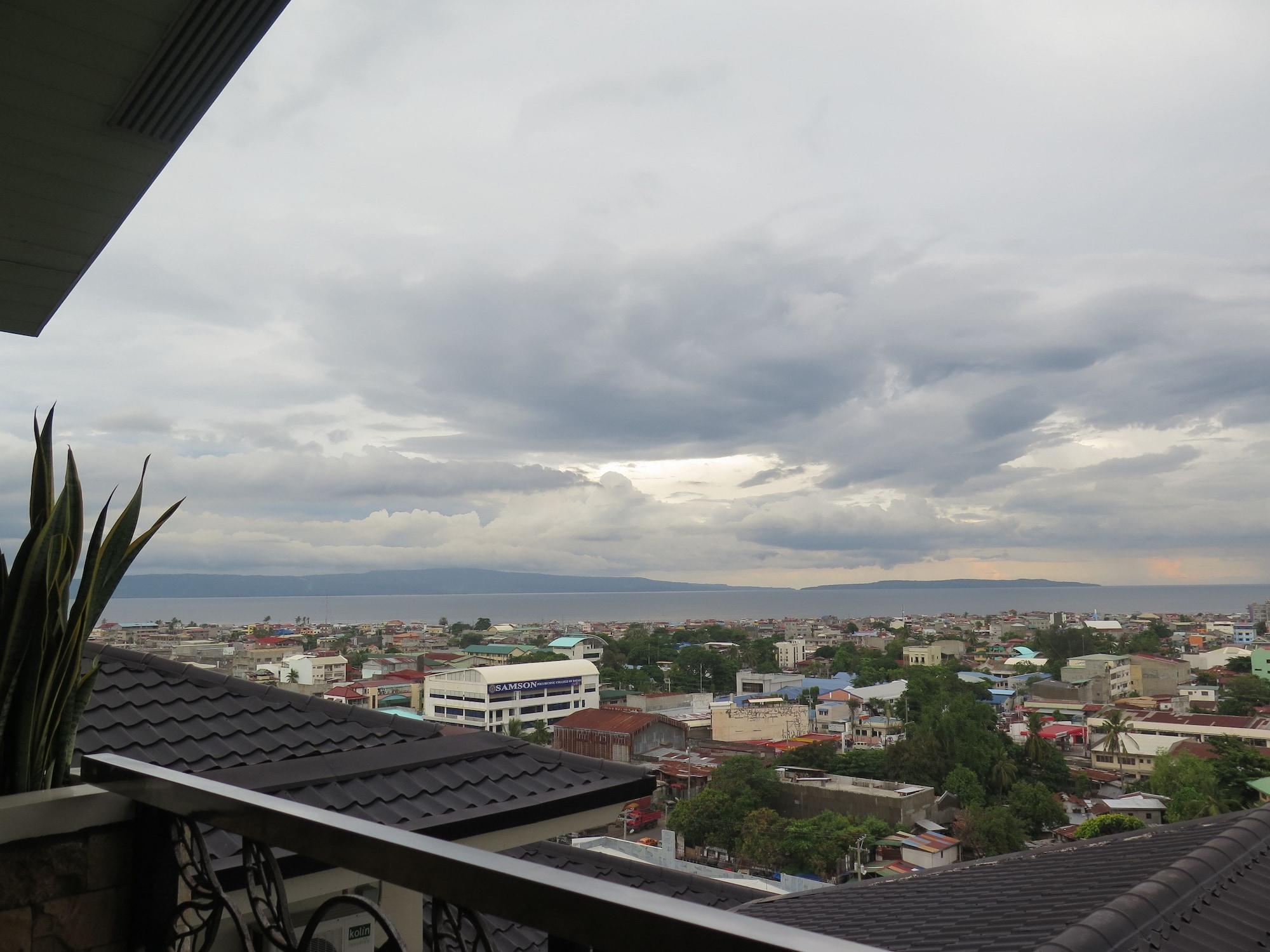 The Pinnacle Hotel And Suites Davao City Eksteriør billede