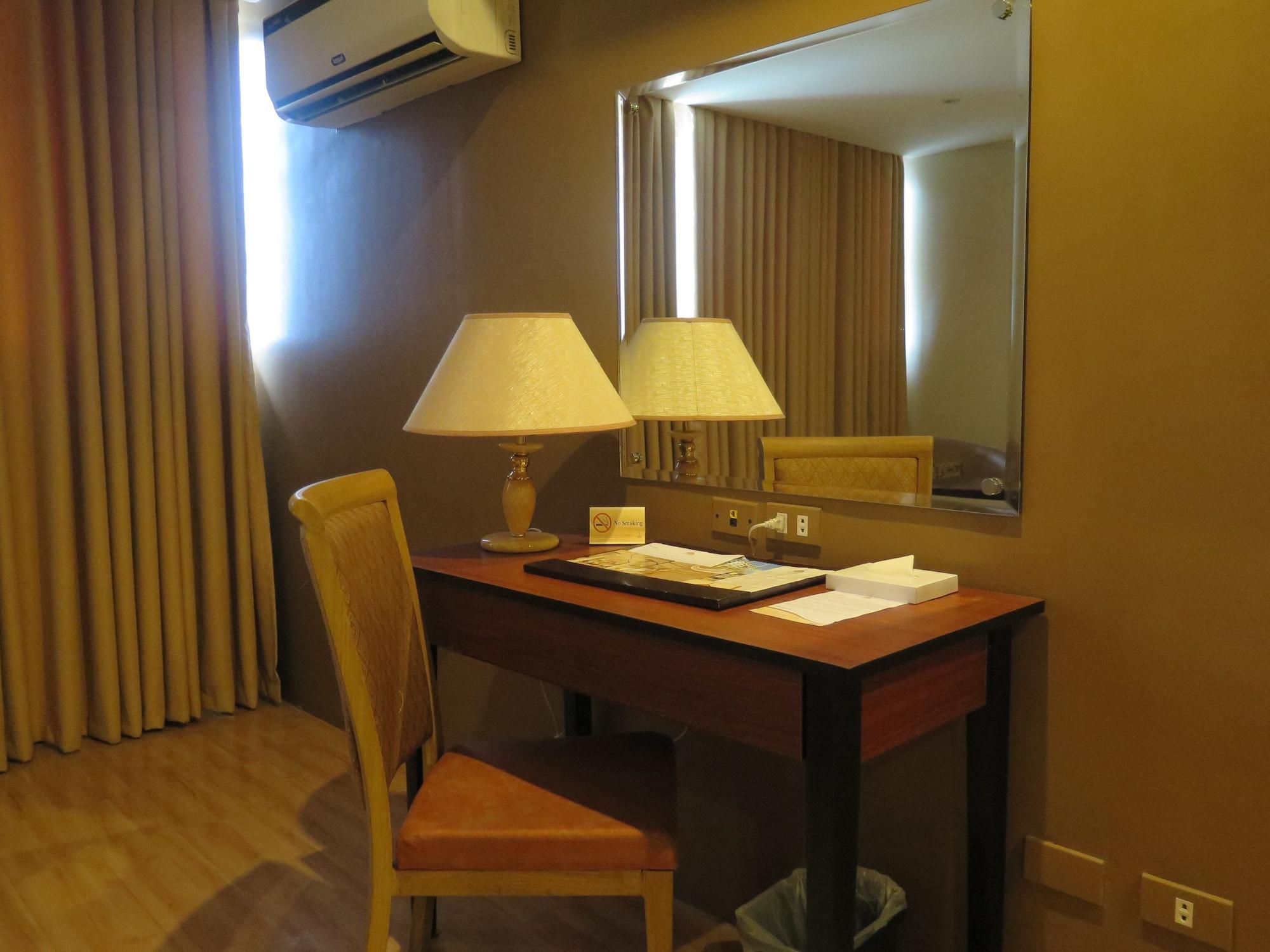 The Pinnacle Hotel And Suites Davao City Eksteriør billede