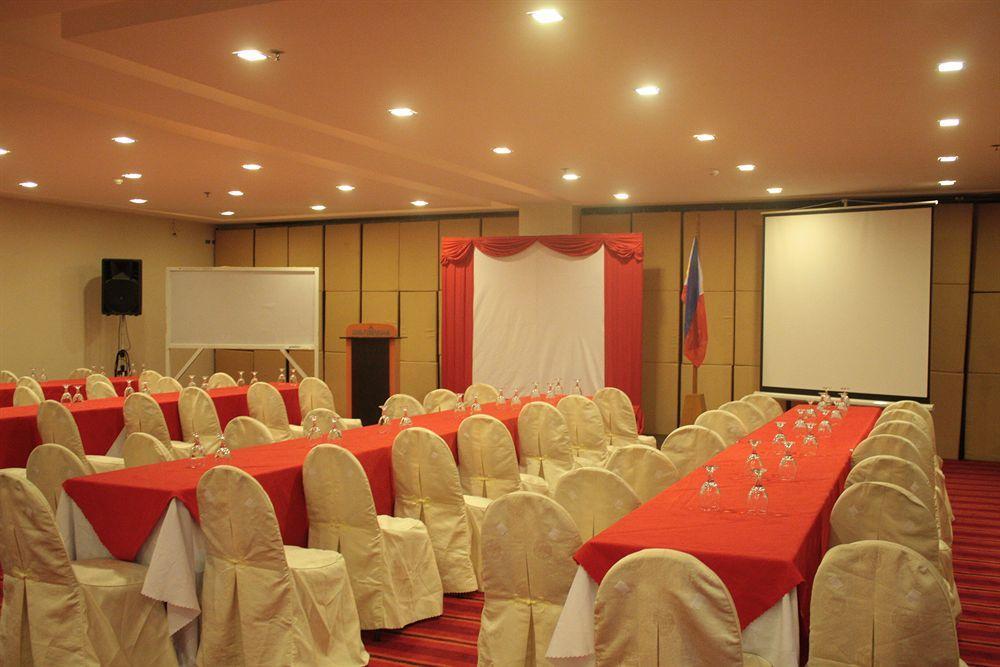 The Pinnacle Hotel And Suites Davao City Eksteriør billede
