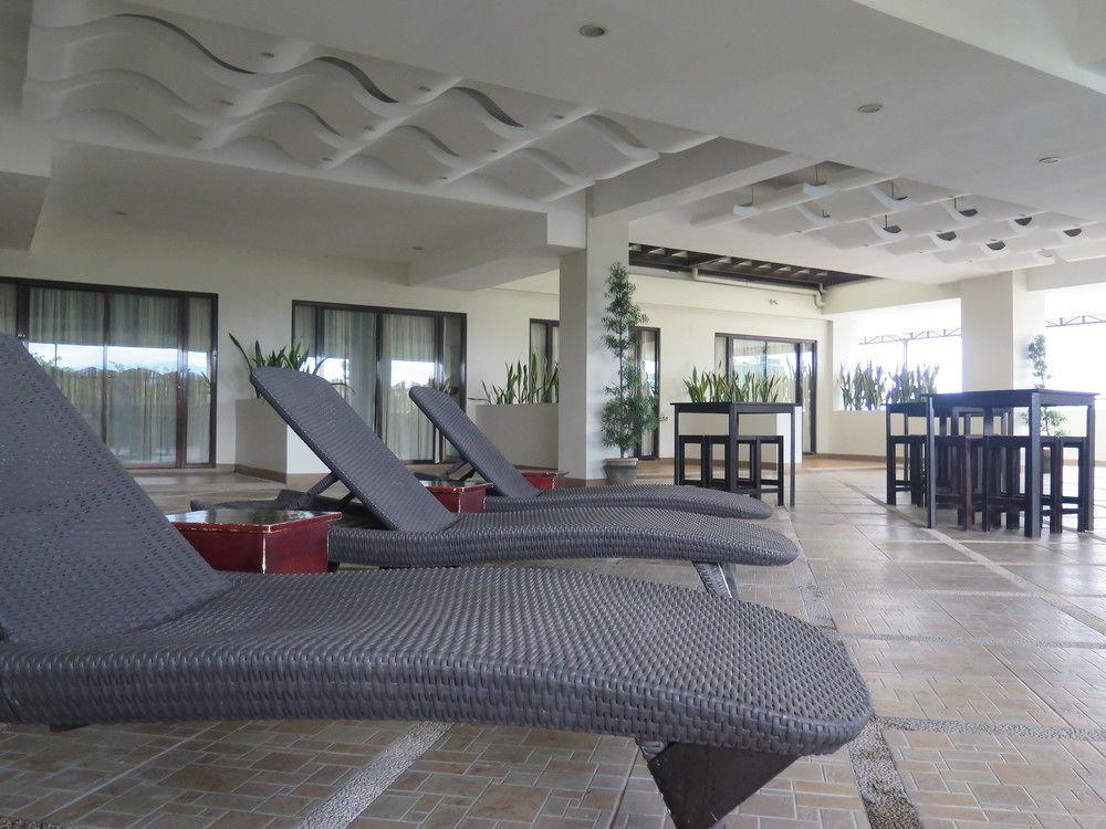 The Pinnacle Hotel And Suites Davao City Eksteriør billede