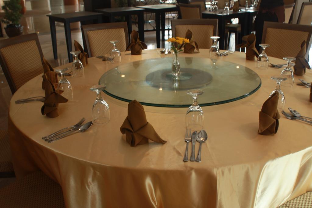 The Pinnacle Hotel And Suites Davao City Eksteriør billede