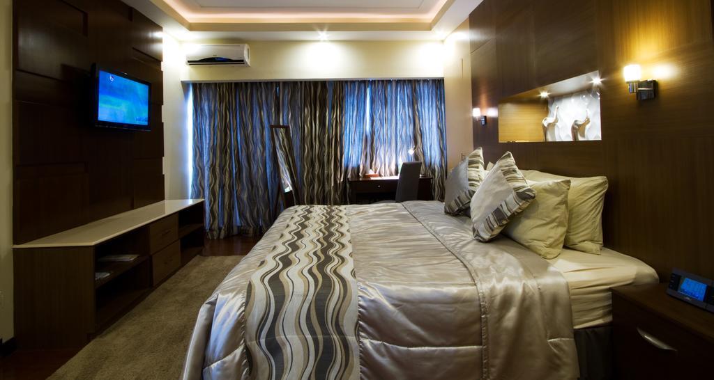 The Pinnacle Hotel And Suites Davao City Eksteriør billede