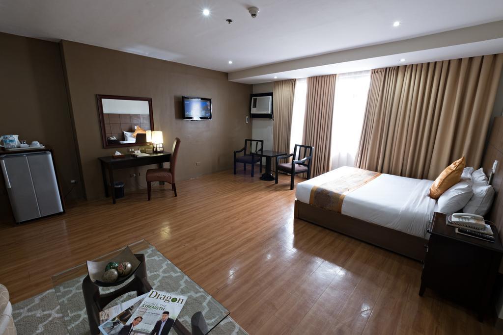 The Pinnacle Hotel And Suites Davao City Eksteriør billede
