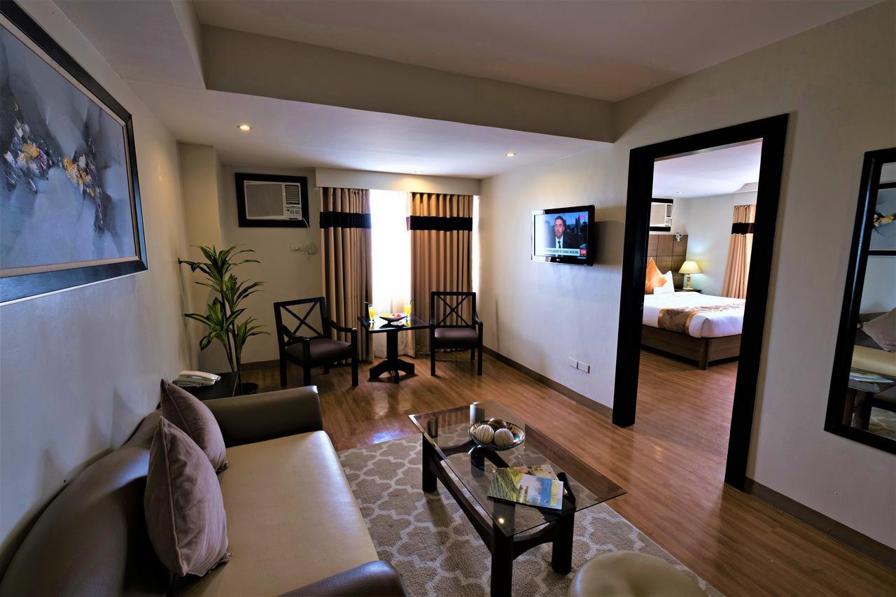 The Pinnacle Hotel And Suites Davao City Eksteriør billede