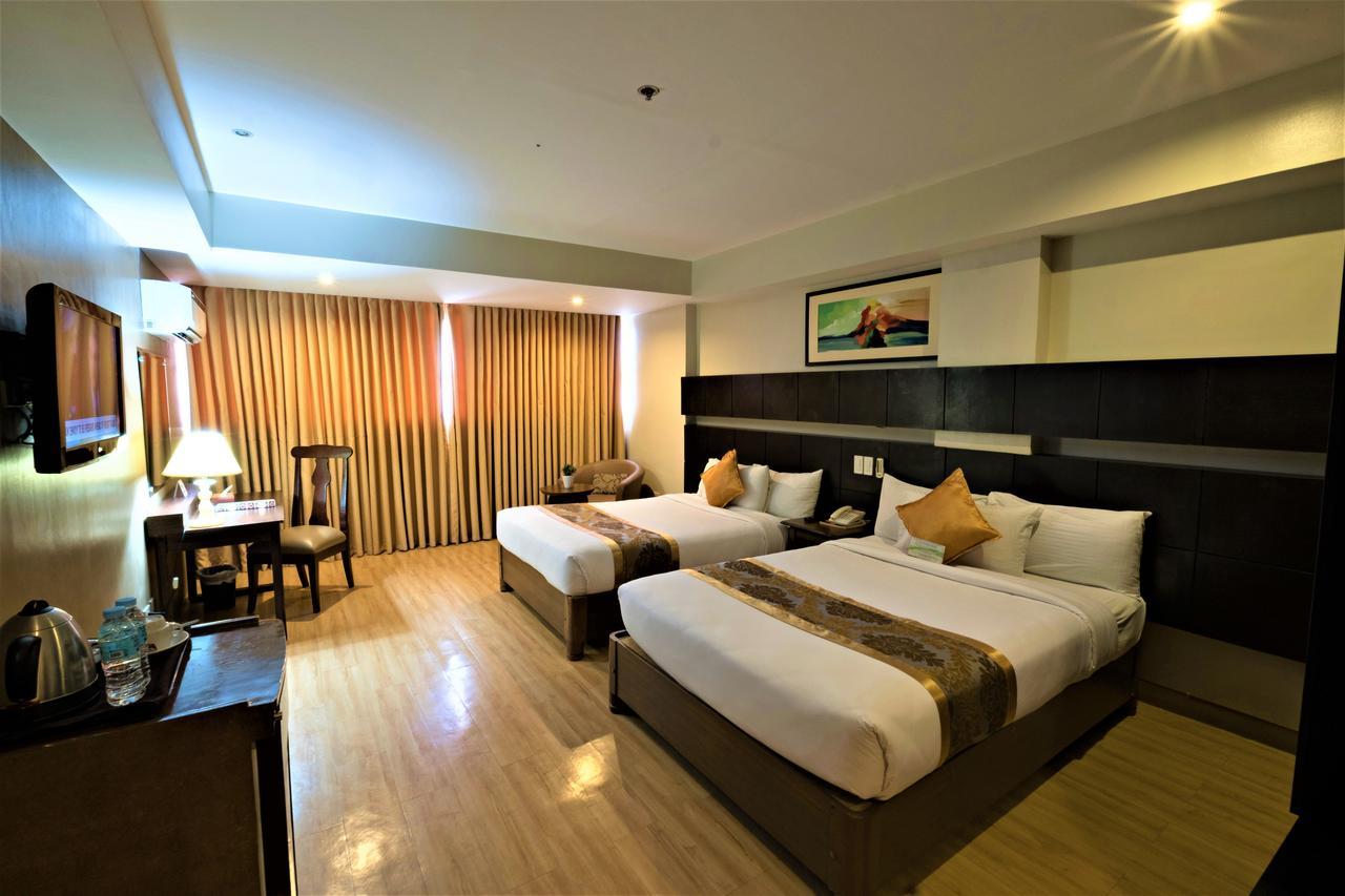 The Pinnacle Hotel And Suites Davao City Eksteriør billede