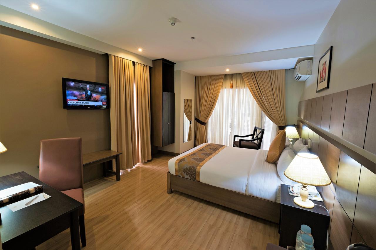The Pinnacle Hotel And Suites Davao City Eksteriør billede