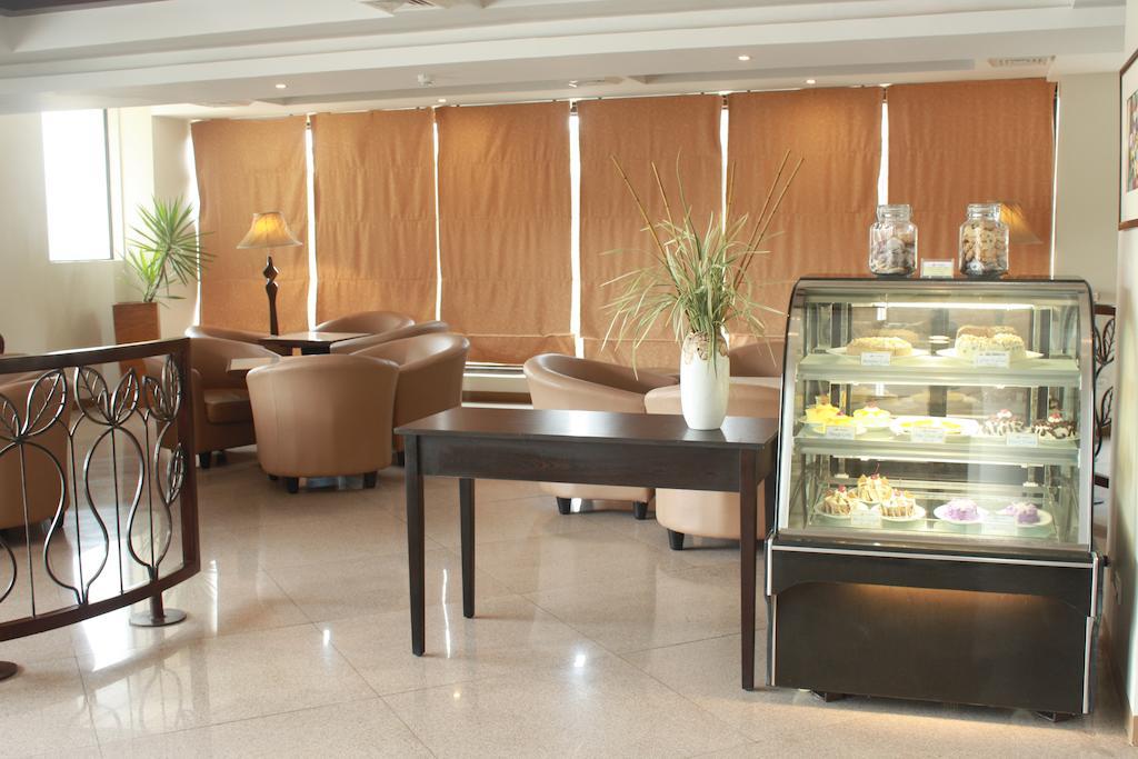 The Pinnacle Hotel And Suites Davao City Eksteriør billede
