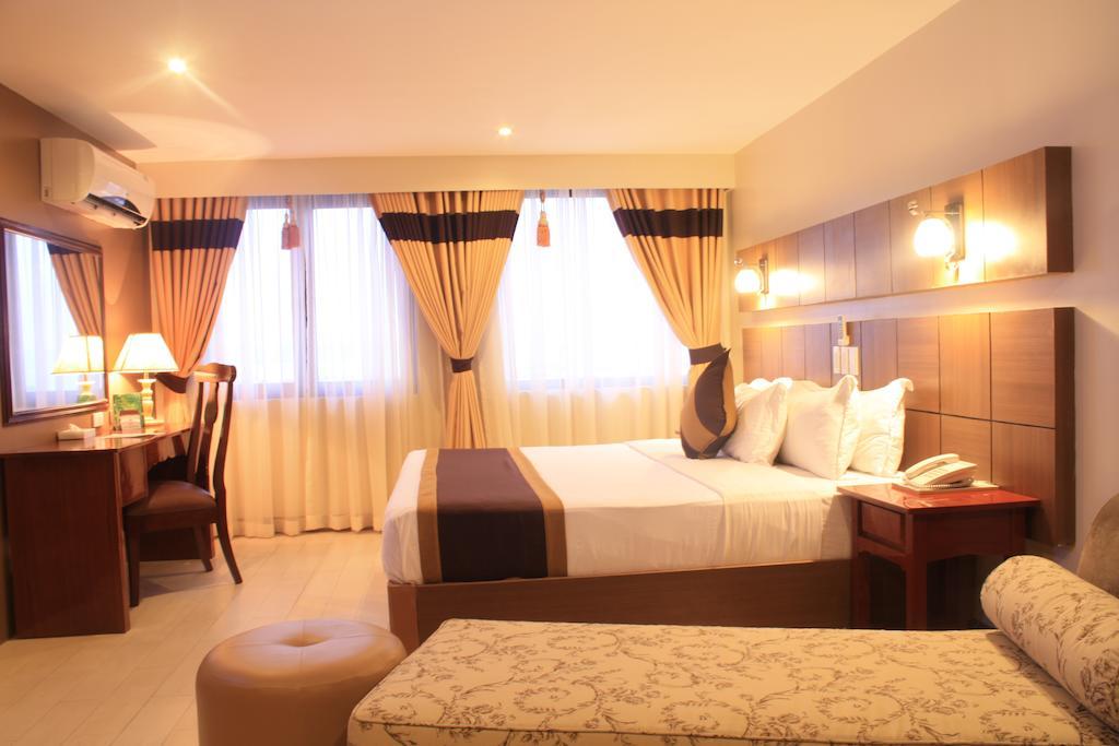 The Pinnacle Hotel And Suites Davao City Eksteriør billede