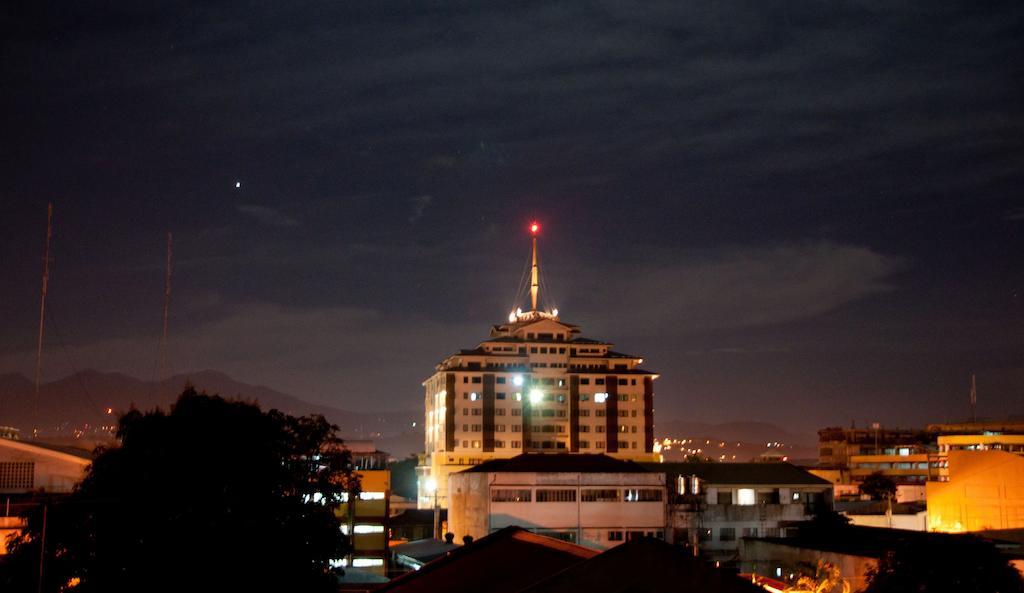 The Pinnacle Hotel And Suites Davao City Eksteriør billede